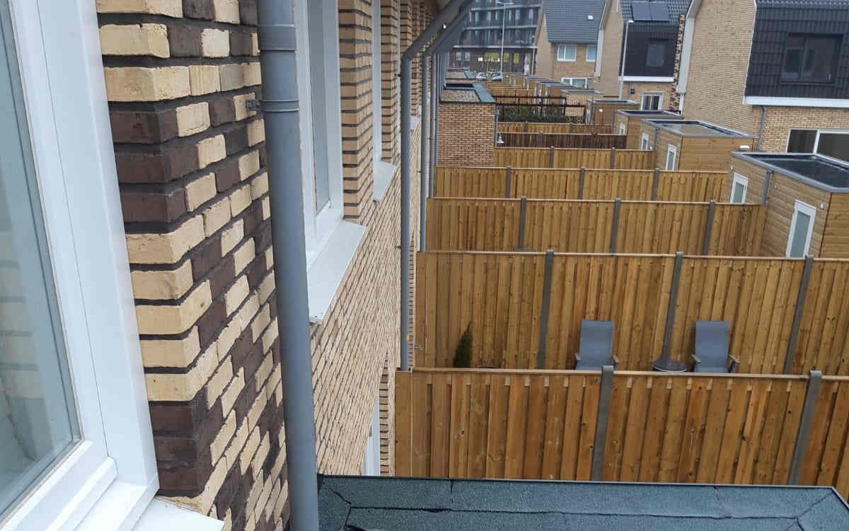 Het aanbrengen van dakgrind nieuwbouw Amsterdam