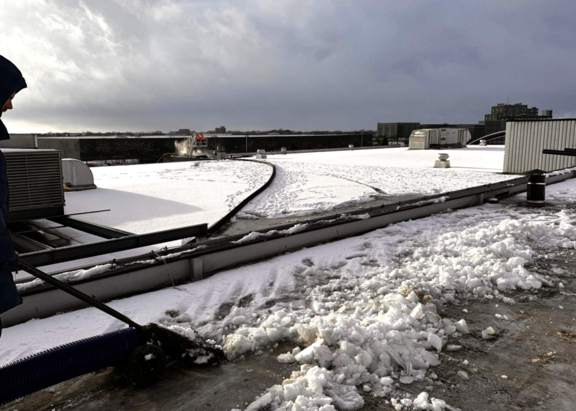 Zuigen van sneeuw met speciale zuigmond